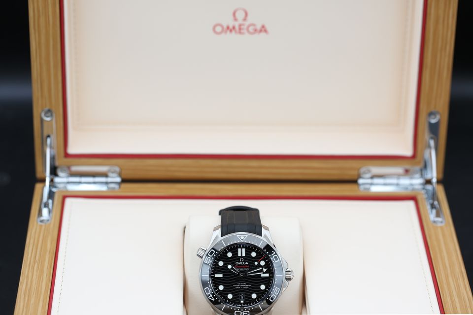 Omega Seamaster Diver 300m 210.32.42.20.01.001 Image 4